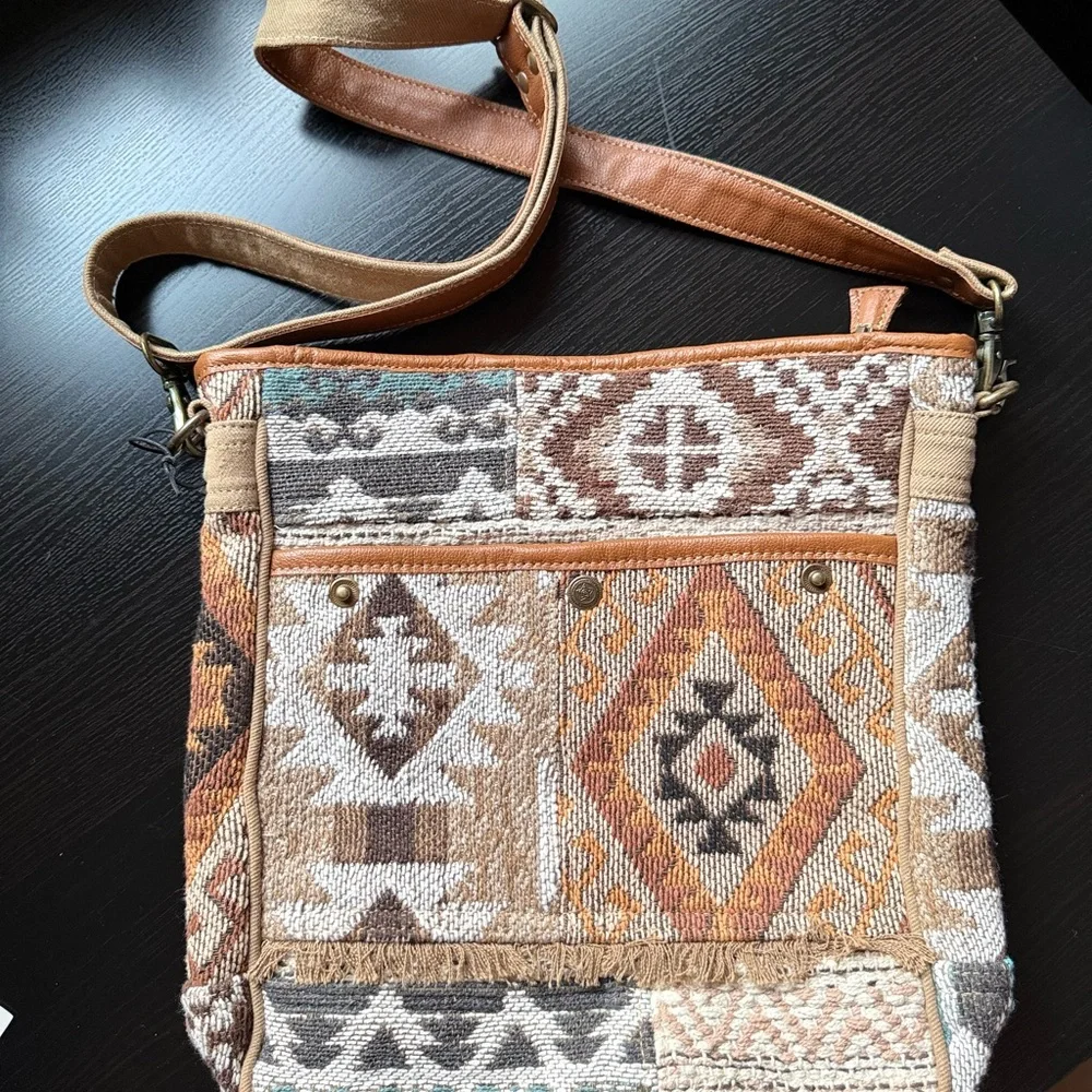 Myra Sonoran Sands Western Crossbody Bag Aztec Canvas NWT - Picture 10 of 11